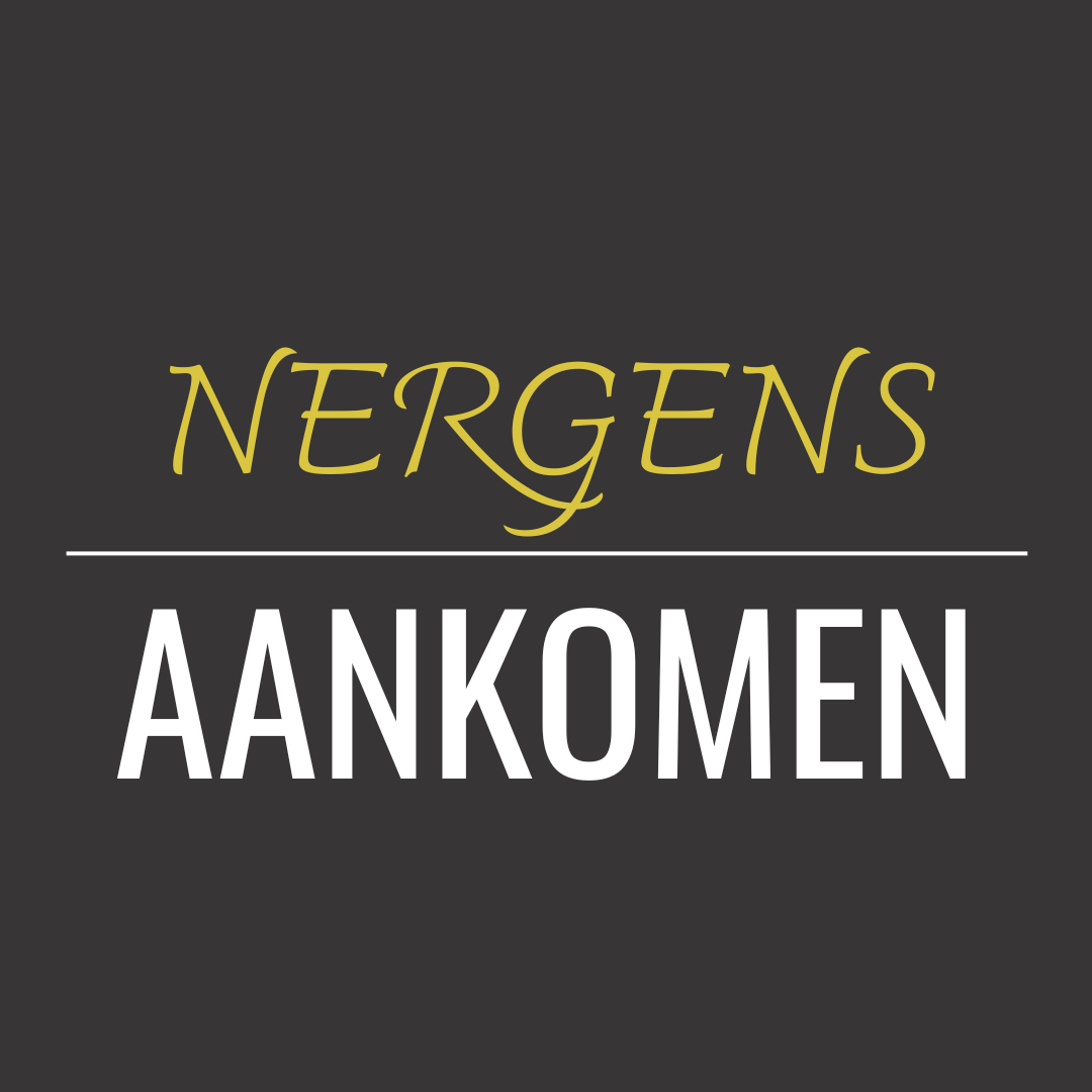 Logo Nergens aankomen podcast. De woorden 'Nergens', in sierlijke gele letters, en 'Aankomen', in witte blokletters tegen een donkergrijze achtergrond. de woorden zijn van elkaar gescheiden door een dunne witte, horizontale lijn.